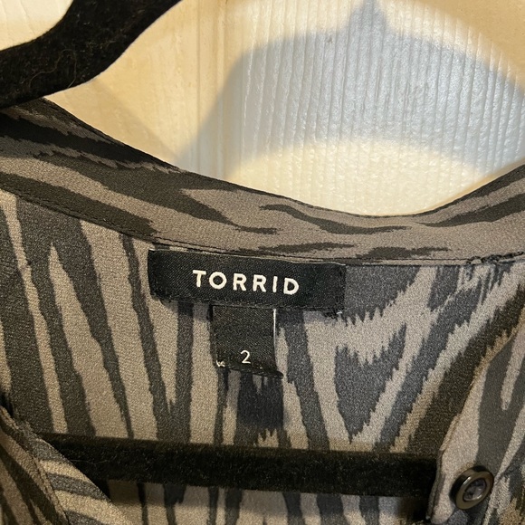 Torrid high low zebra print blouse - Picture 2 of 2